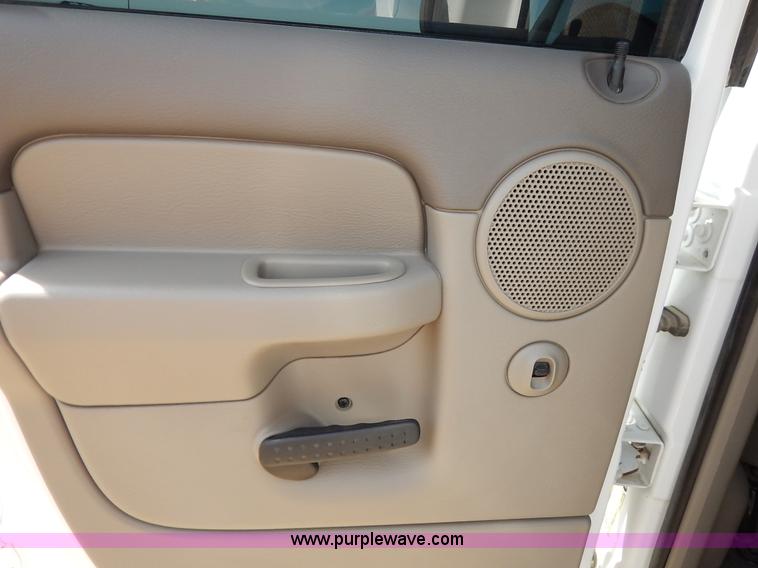 image for item I5026 2005 Dodge Ram 1500 SLT Quad Cab pickup truck