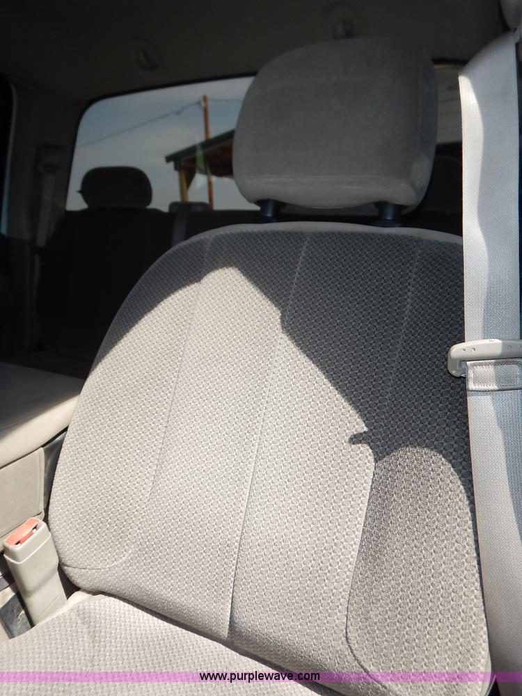 image for item I5026 2005 Dodge Ram 1500 SLT Quad Cab pickup truck