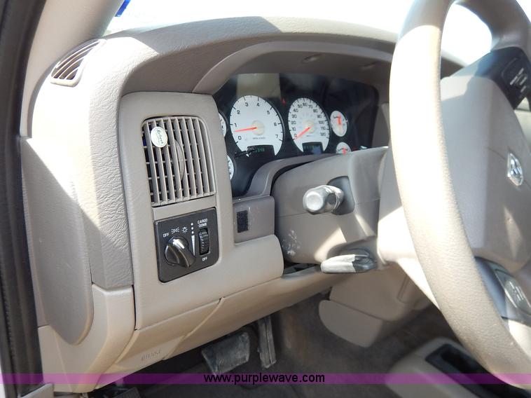 image for item I5026 2005 Dodge Ram 1500 SLT Quad Cab pickup truck