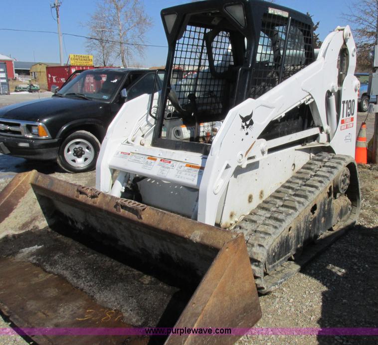 image for item K2046 2002 Bobcat T190 tracked skid steer