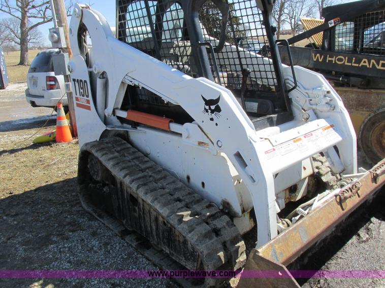image for item K2046 2002 Bobcat T190 tracked skid steer