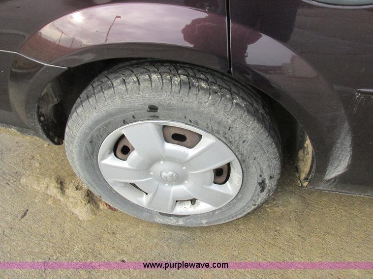 image for item K2048 2004 Dodge Stratus SE