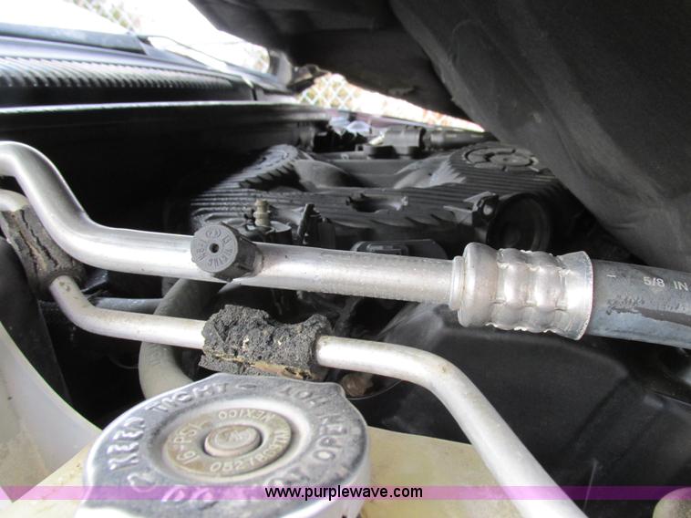 image for item K2048 2004 Dodge Stratus SE