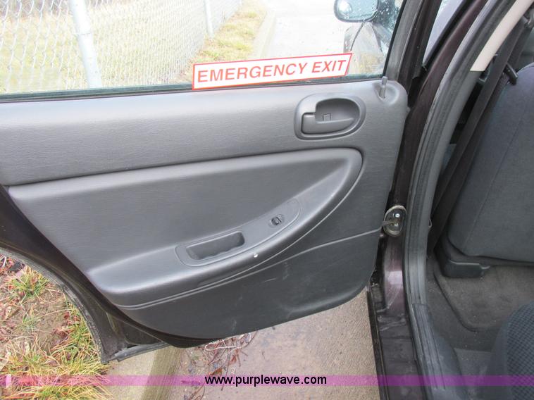 image for item K2048 2004 Dodge Stratus SE