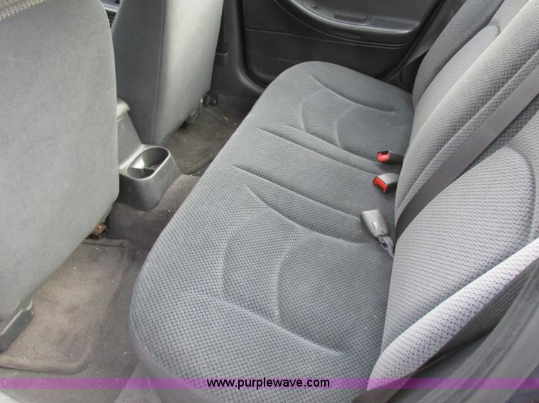 image for item K2048 2004 Dodge Stratus SE