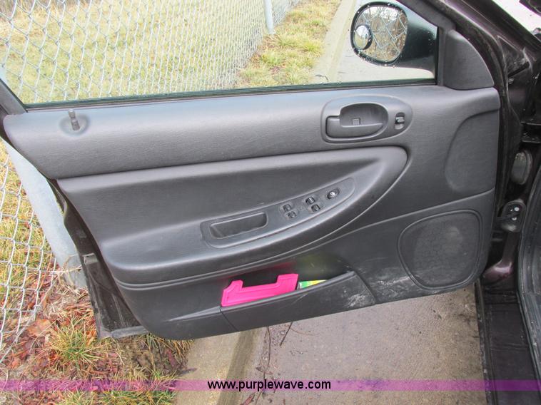 image for item K2048 2004 Dodge Stratus SE