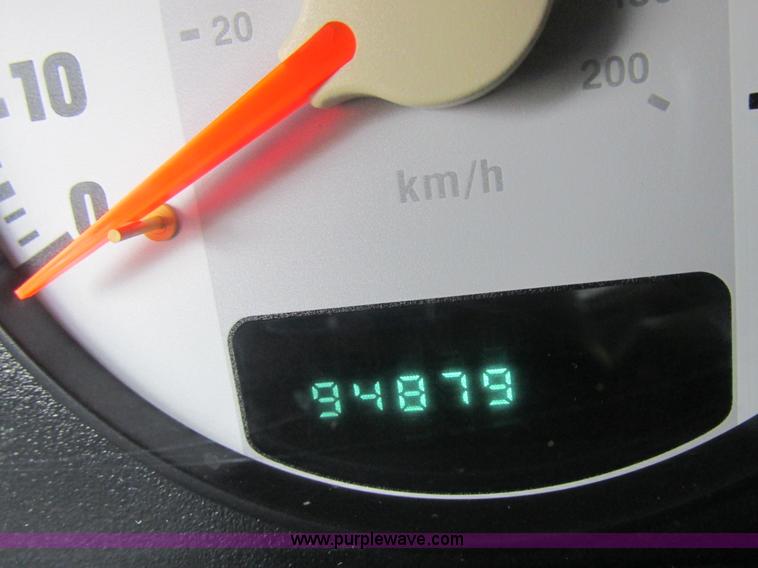 image for item K2048 2004 Dodge Stratus SE