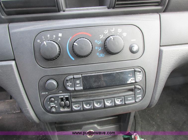 image for item K2048 2004 Dodge Stratus SE