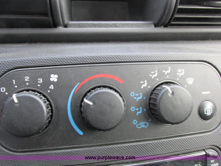 image for item K2048 2004 Dodge Stratus SE