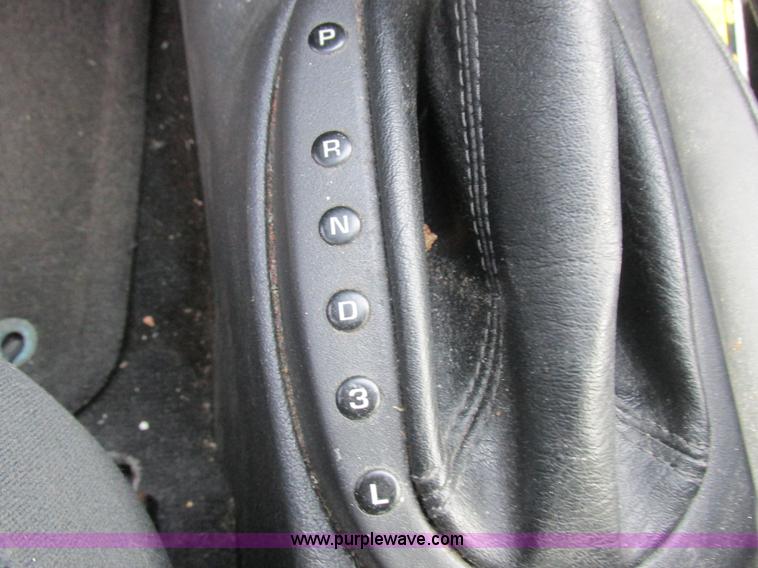 image for item K2048 2004 Dodge Stratus SE