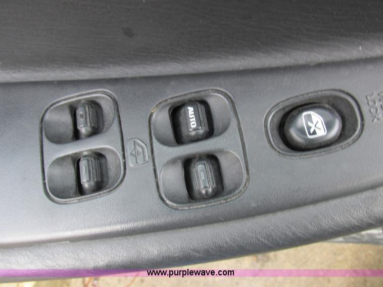 image for item K2048 2004 Dodge Stratus SE