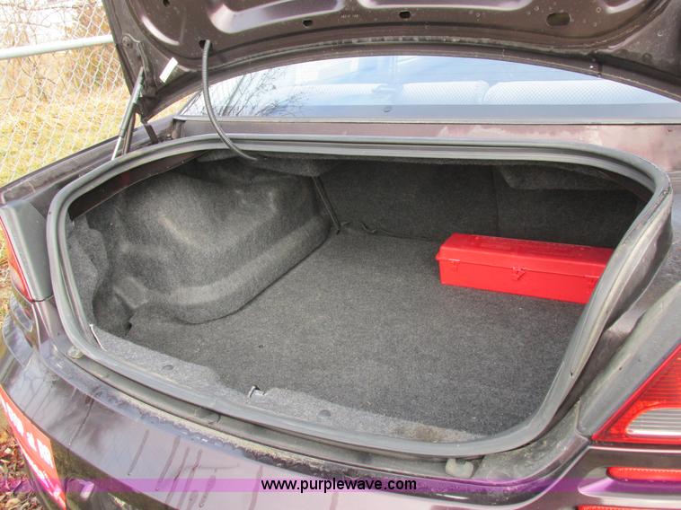 image for item K2048 2004 Dodge Stratus SE