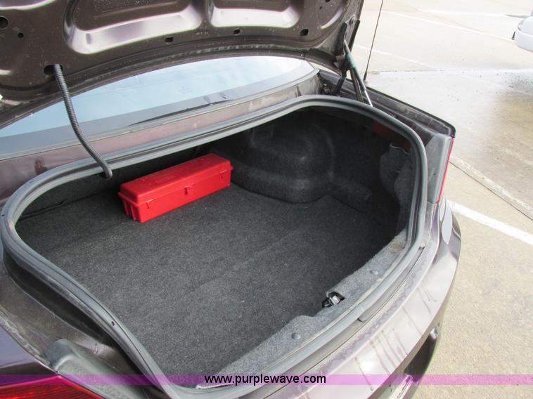 image for item K2048 2004 Dodge Stratus SE