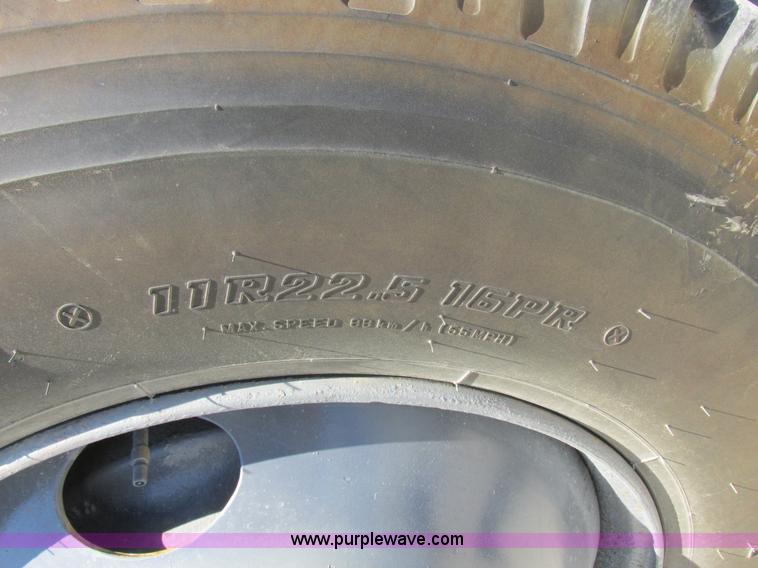 image for item K2065 2000 International 4800 truck cab and chassis