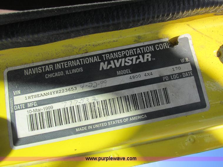 image for item K2065 2000 International 4800 truck cab and chassis