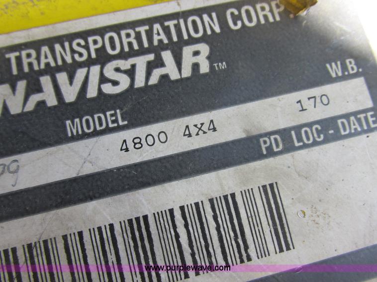 image for item K2065 2000 International 4800 truck cab and chassis