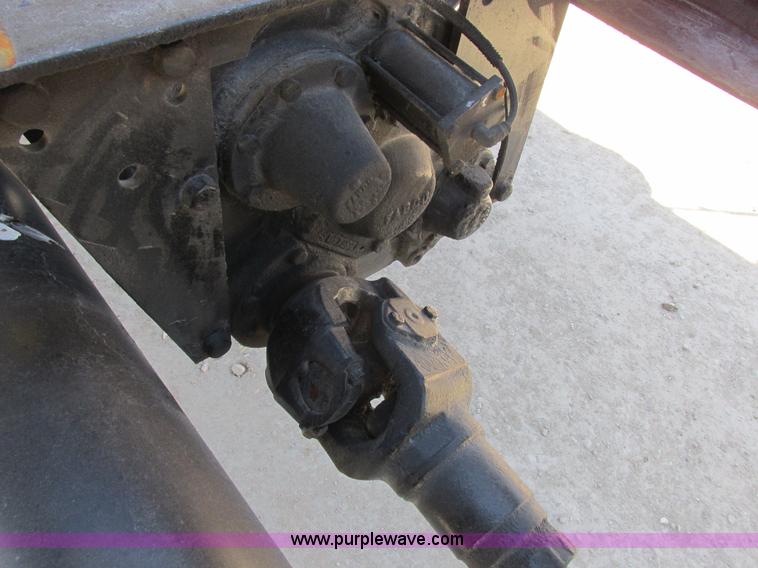 image for item K2065 2000 International 4800 truck cab and chassis