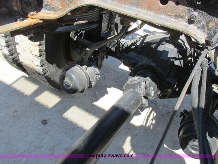 image for item K2065 2000 International 4800 truck cab and chassis