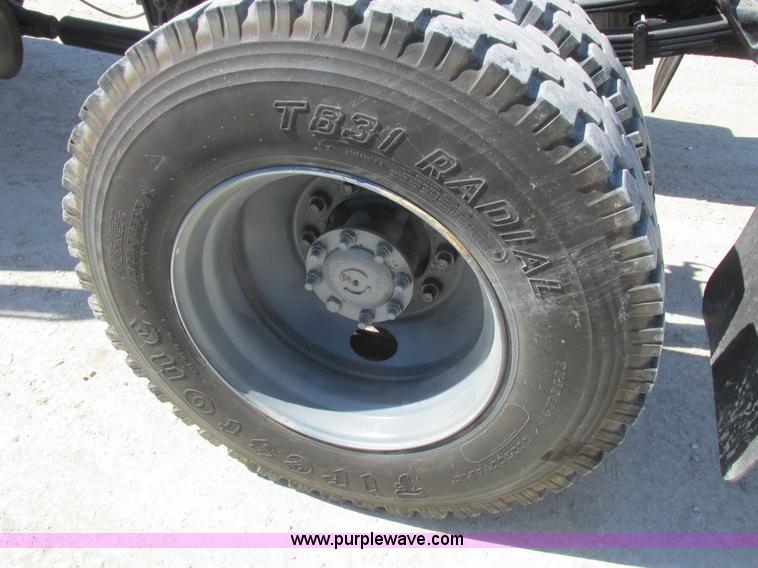 image for item K2065 2000 International 4800 truck cab and chassis