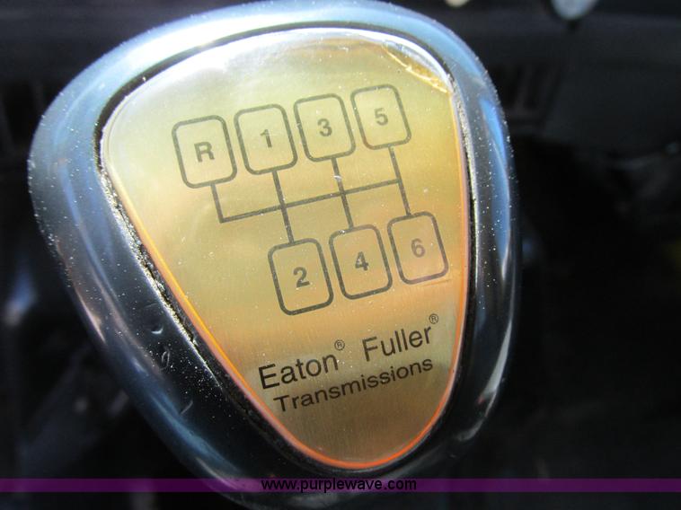 image for item K2065 2000 International 4800 truck cab and chassis