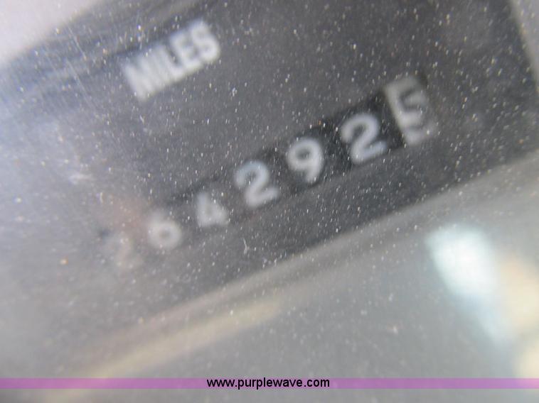 image for item K2065 2000 International 4800 truck cab and chassis