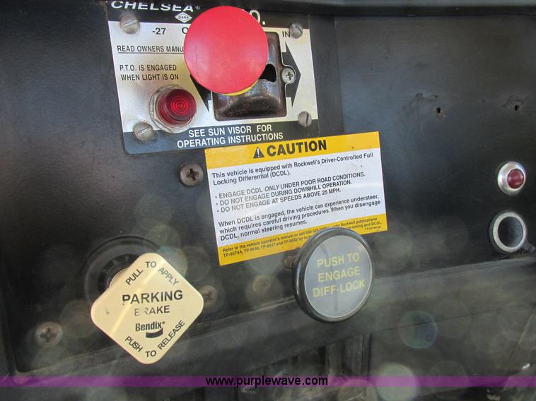 image for item K2065 2000 International 4800 truck cab and chassis