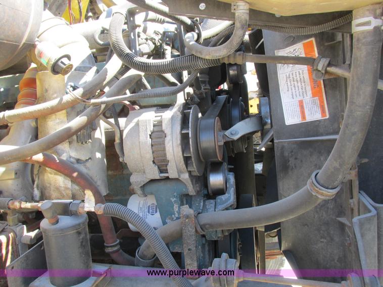 image for item K2065 2000 International 4800 truck cab and chassis