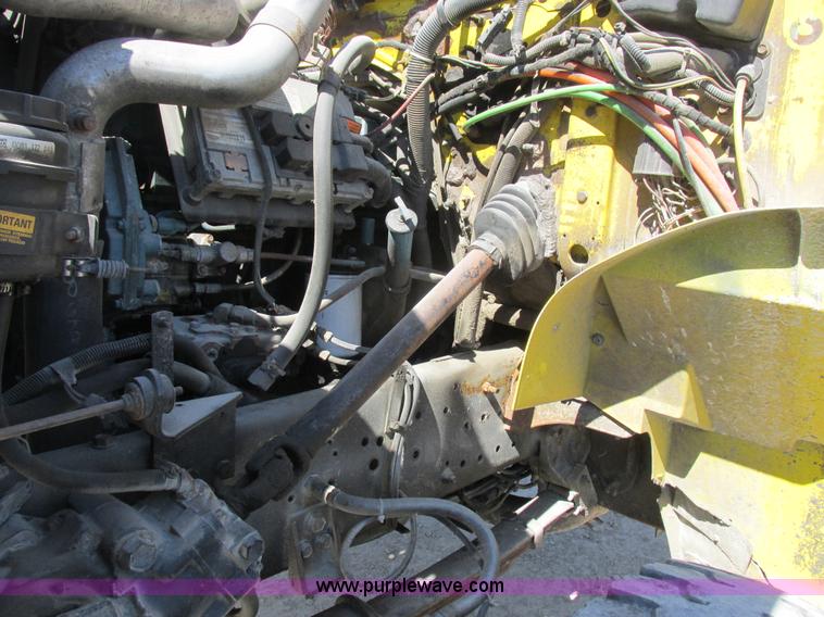 image for item K2065 2000 International 4800 truck cab and chassis