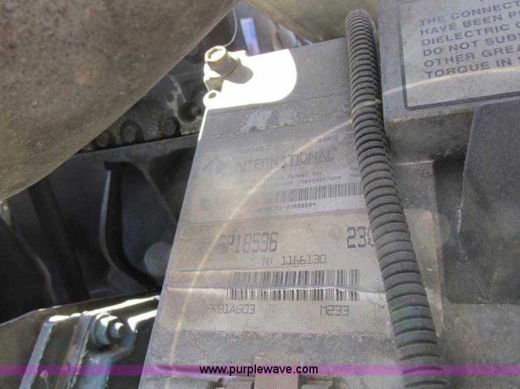 image for item K2065 2000 International 4800 truck cab and chassis