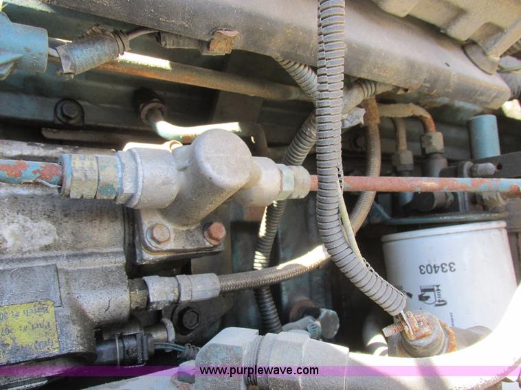 image for item K2065 2000 International 4800 truck cab and chassis