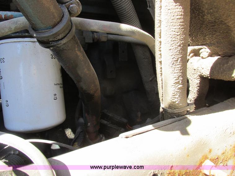 image for item K2065 2000 International 4800 truck cab and chassis