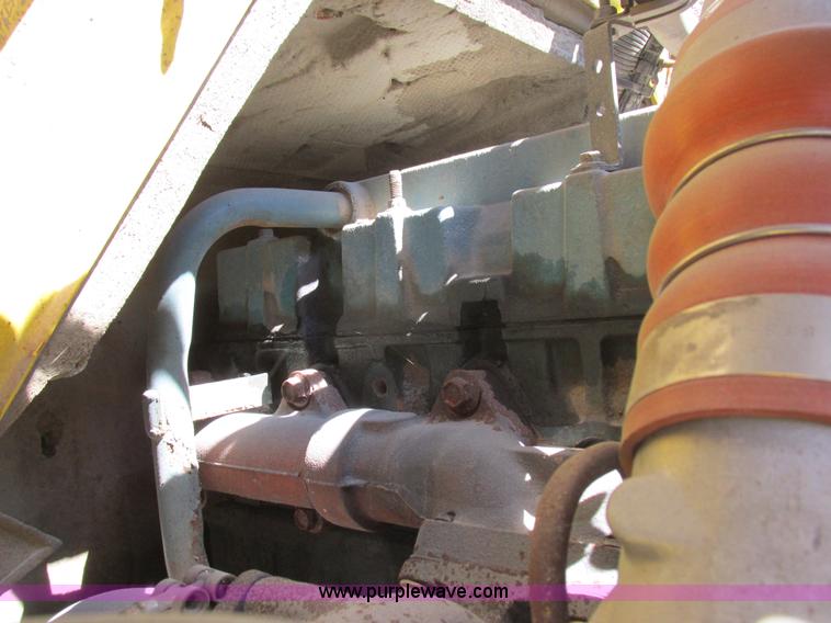 image for item K2065 2000 International 4800 truck cab and chassis