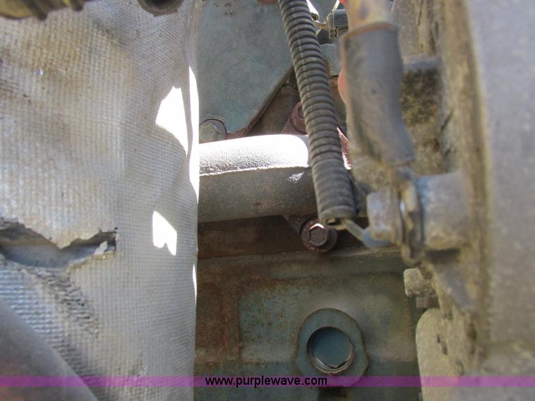 image for item K2065 2000 International 4800 truck cab and chassis