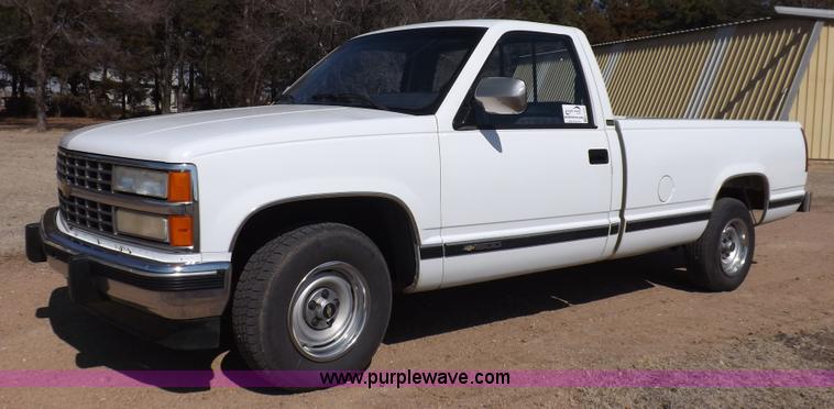 image for item K3234 1990 Chevrolet Silverado 1500 pickup truck