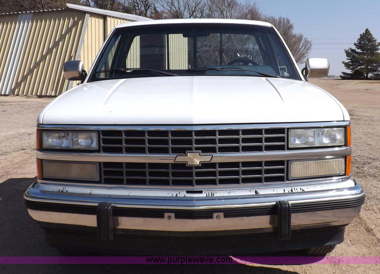 image for item K3234 1990 Chevrolet Silverado 1500 pickup truck