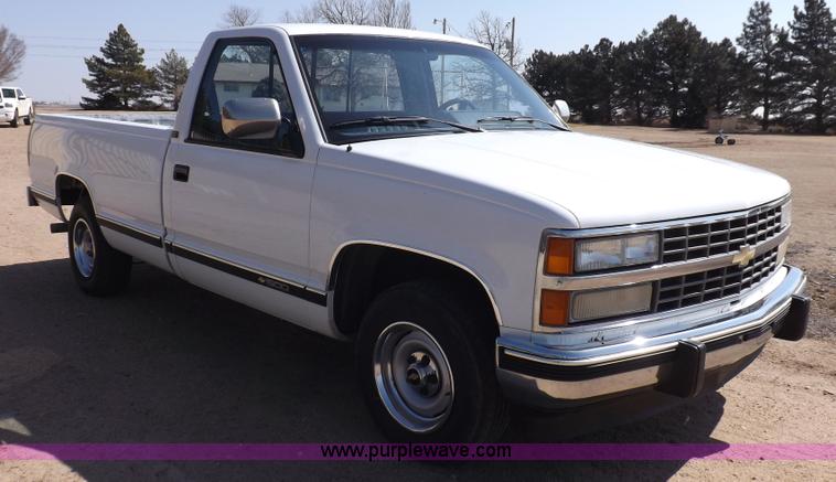 image for item K3234 1990 Chevrolet Silverado 1500 pickup truck