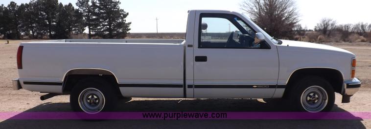 image for item K3234 1990 Chevrolet Silverado 1500 pickup truck