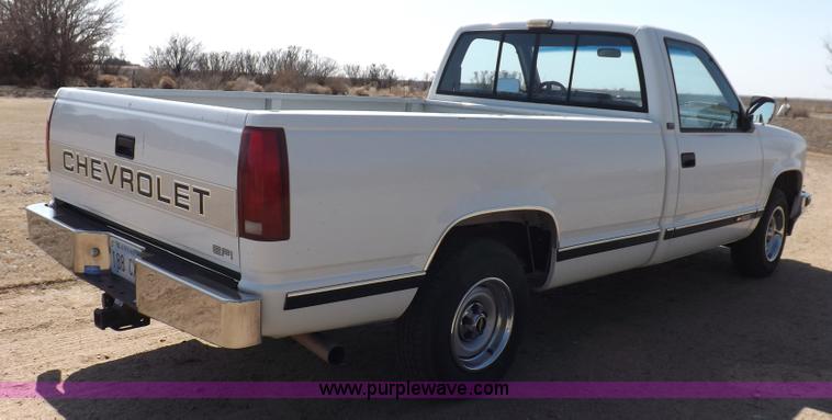 image for item K3234 1990 Chevrolet Silverado 1500 pickup truck