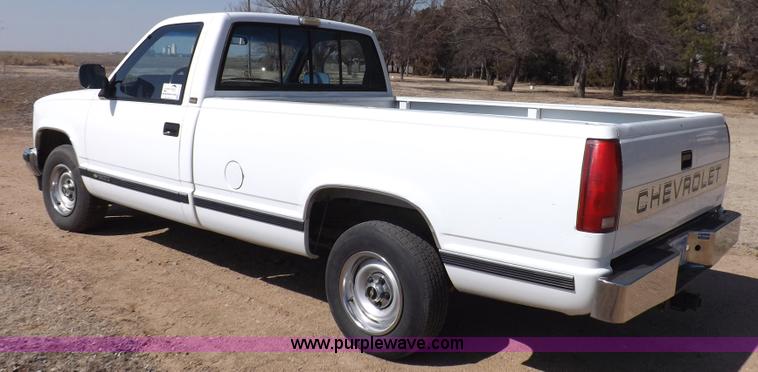 image for item K3234 1990 Chevrolet Silverado 1500 pickup truck