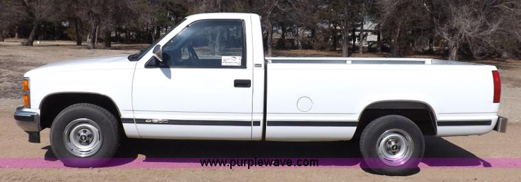image for item K3234 1990 Chevrolet Silverado 1500 pickup truck