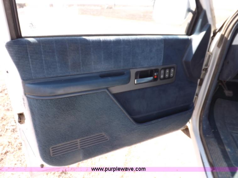 image for item K3234 1990 Chevrolet Silverado 1500 pickup truck