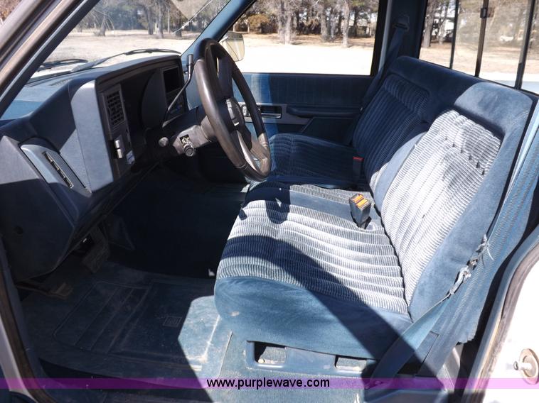 image for item K3234 1990 Chevrolet Silverado 1500 pickup truck