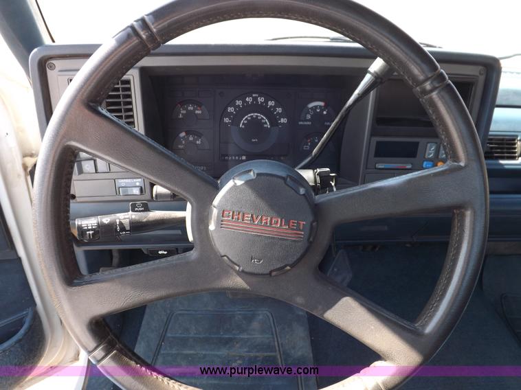 image for item K3234 1990 Chevrolet Silverado 1500 pickup truck