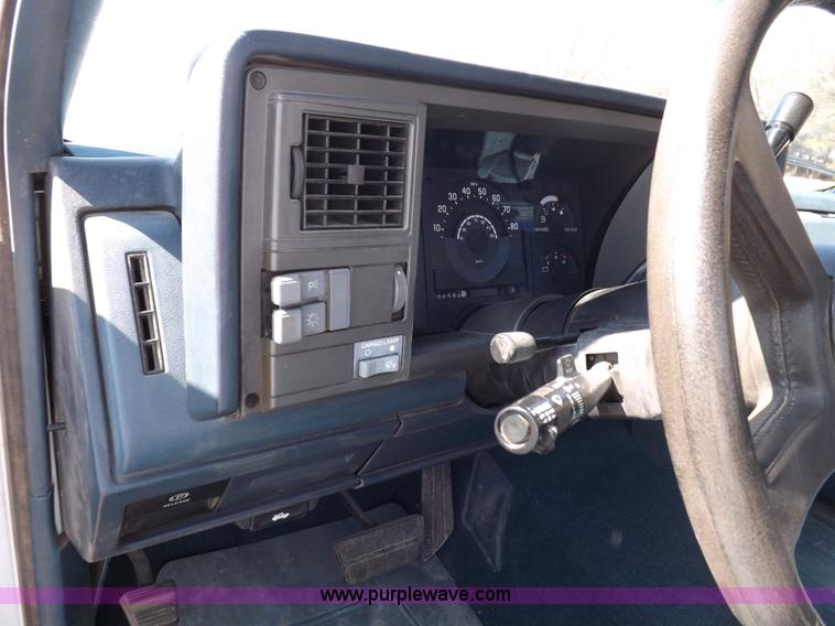 image for item K3234 1990 Chevrolet Silverado 1500 pickup truck