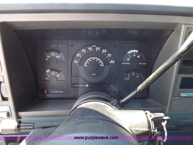 image for item K3234 1990 Chevrolet Silverado 1500 pickup truck