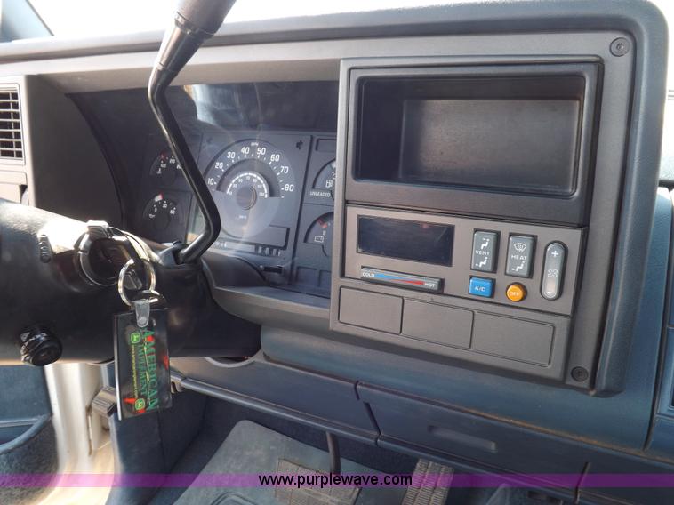 image for item K3234 1990 Chevrolet Silverado 1500 pickup truck