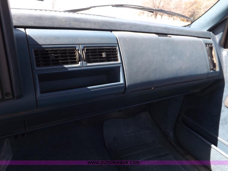 image for item K3234 1990 Chevrolet Silverado 1500 pickup truck
