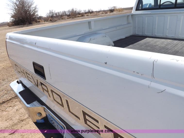image for item K3234 1990 Chevrolet Silverado 1500 pickup truck