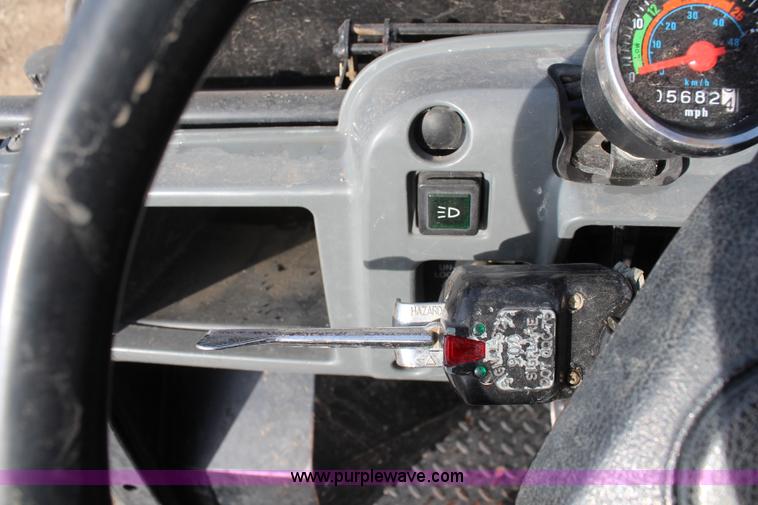 image for item K7135 2004 Kawasaki Mule 3010 utility vehicle