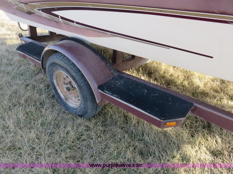 image for item K7228 1998 Glastron GS205 boat